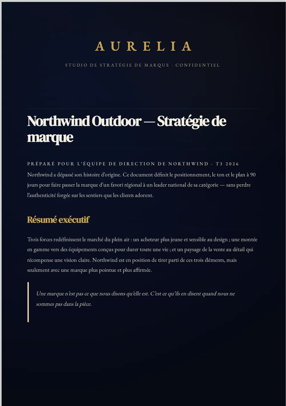 Un rapport de stratégie de marque Aurelia terminé : une page bleu marine profond à fond perdu avec un logo AURELIA doré, des titres à empattement et un corps de texte crème.